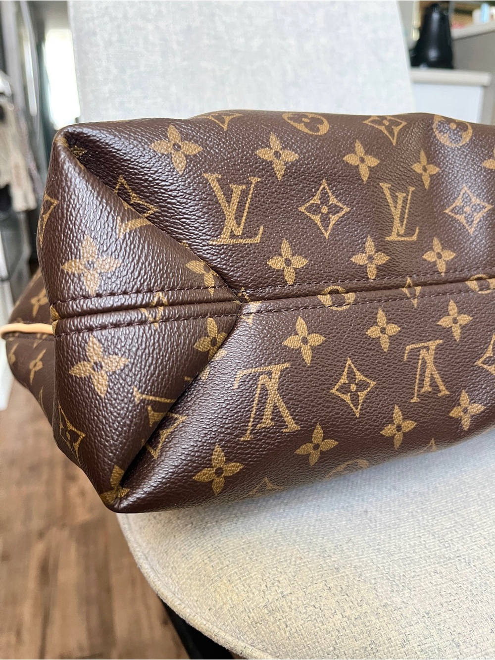 Louis Vuitton "Sully MM" - Pristine Condition - Includes Original Dust Bag - Picture 10 of 16